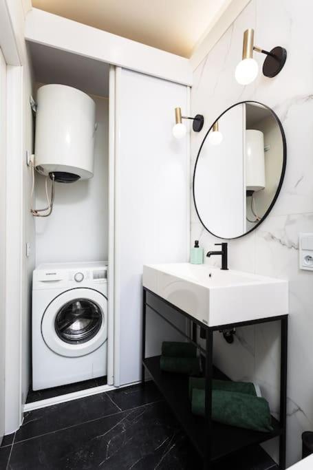 Verdant Oasis - Old Town - By Upstairs Appartement *