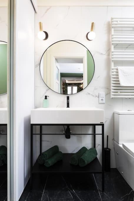 Verdant Oasis - Old Town - By Upstairs Appartement