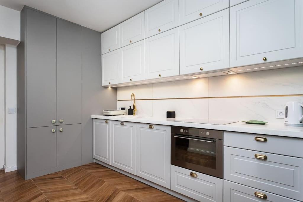 Verdant Oasis - Old Town - By Upstairs Appartement